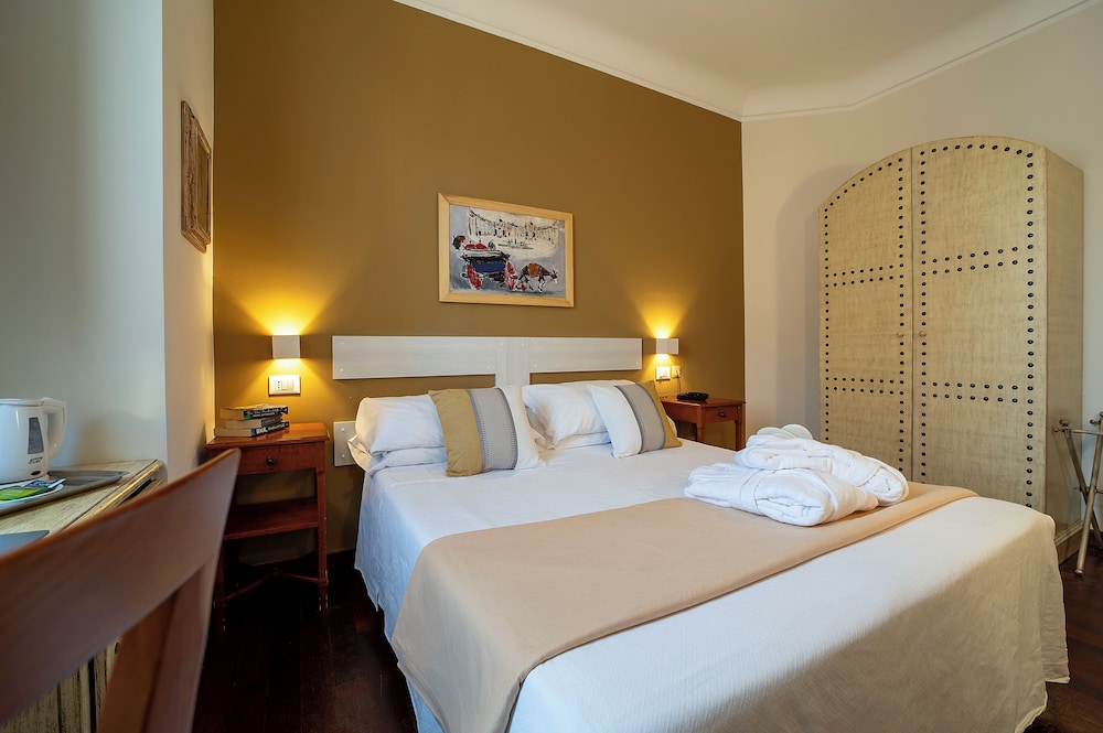 Hotel Vecchio Borgo — Hotel rooms in Palermo, Sicily