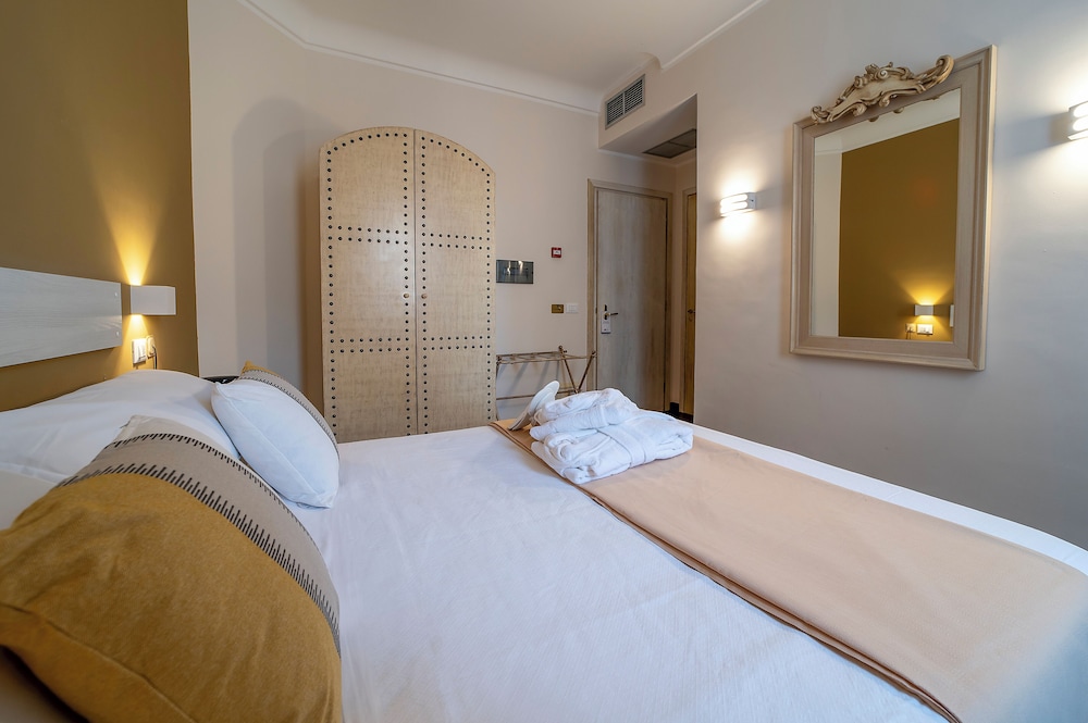 Hotel Vecchio Borgo — Hotel rooms in Palermo, Sicily