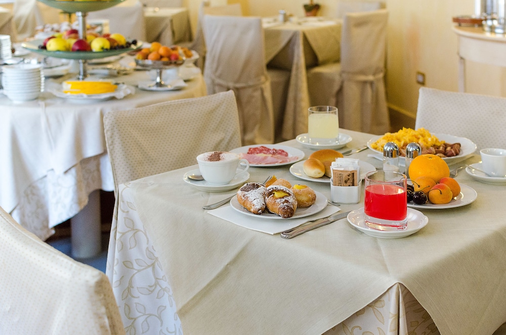 Hotel Vecchio Borgo — Restaurant & bars in Palermo, Sicily