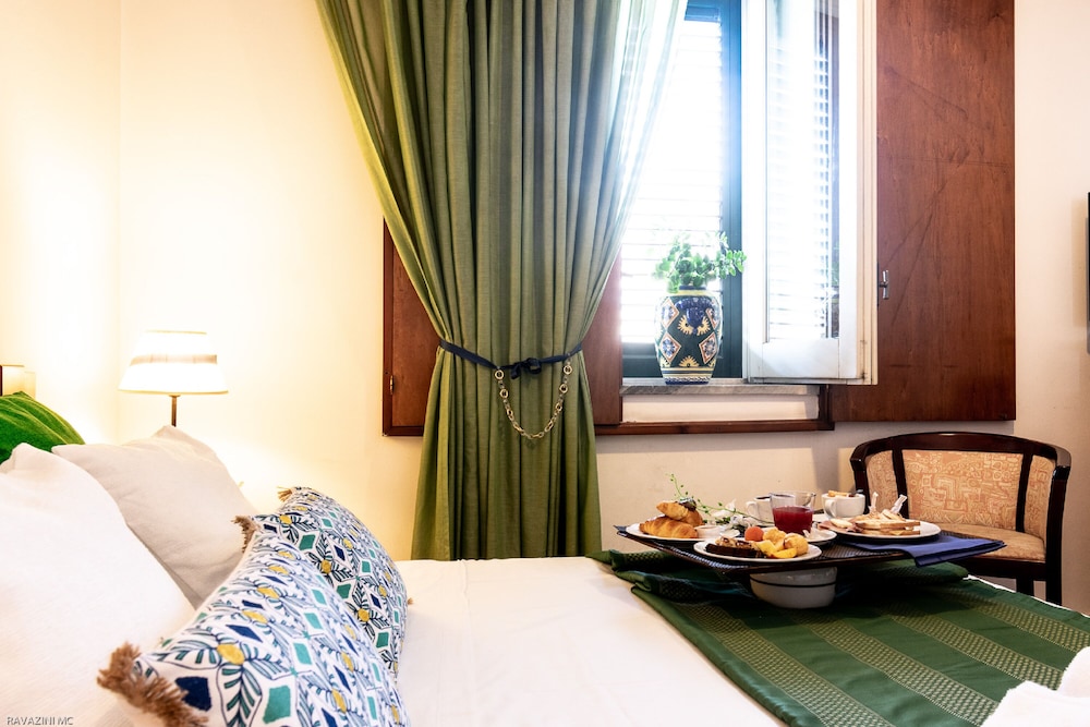 Hotel Villa D'Amato — Hotel rooms in Palermo, Sicily