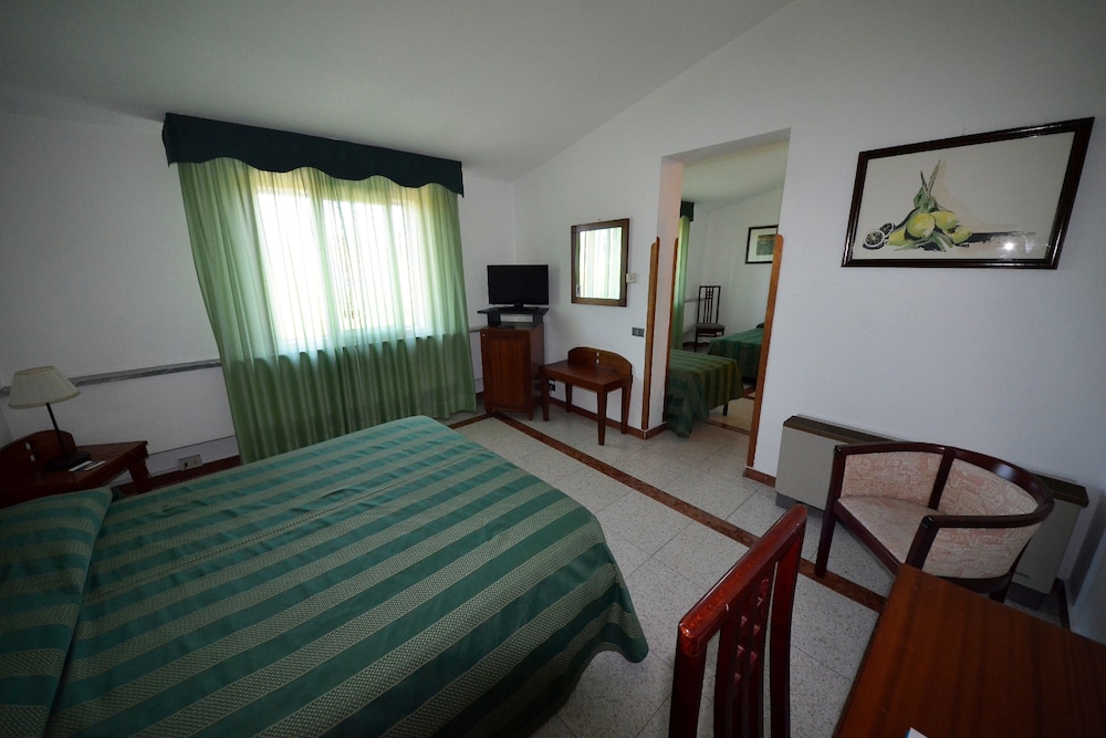 Hotel Villa D'Amato — Hotel rooms in Palermo, Sicily