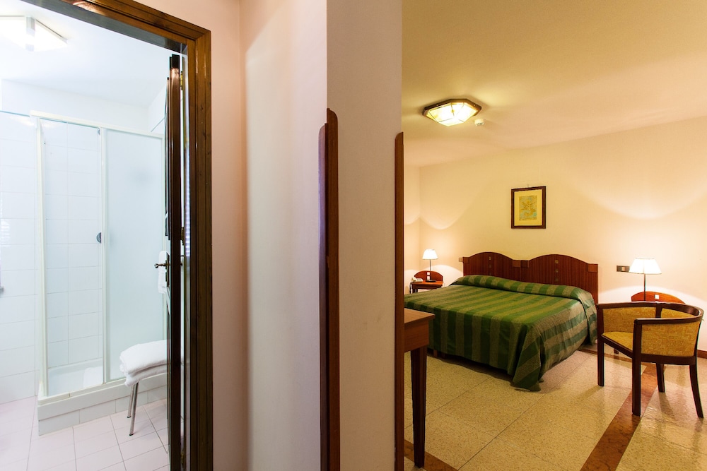 Hotel Villa D'Amato — Hotel rooms in Palermo, Sicily