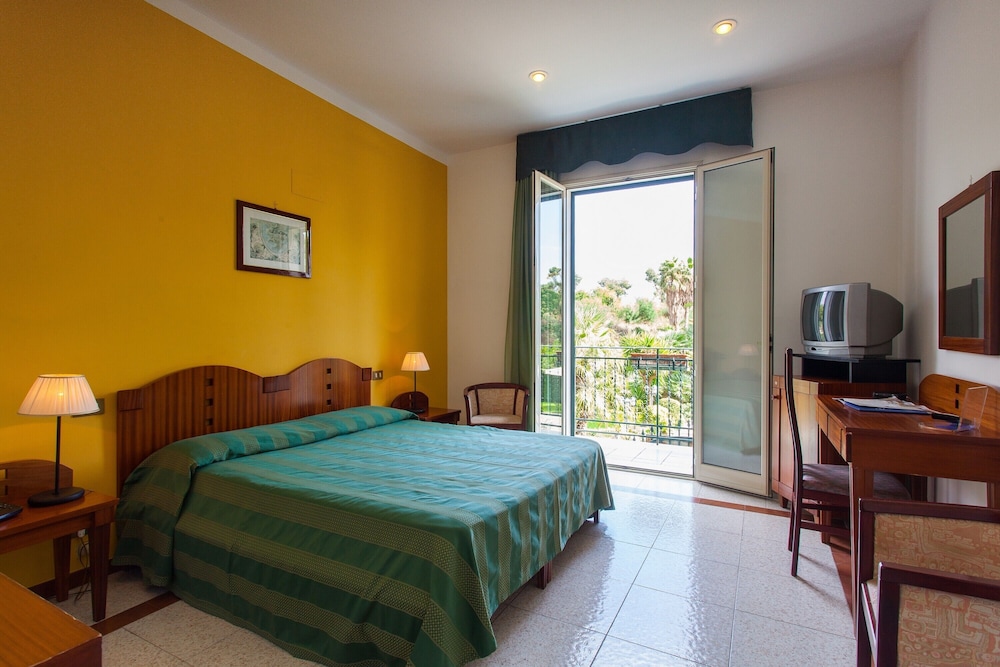Hotel Villa D'Amato — Hotel rooms in Palermo, Sicily