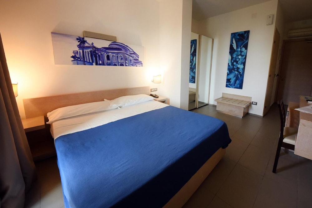 Hotel Villa D'Amato — Hotel rooms in Palermo, Sicily