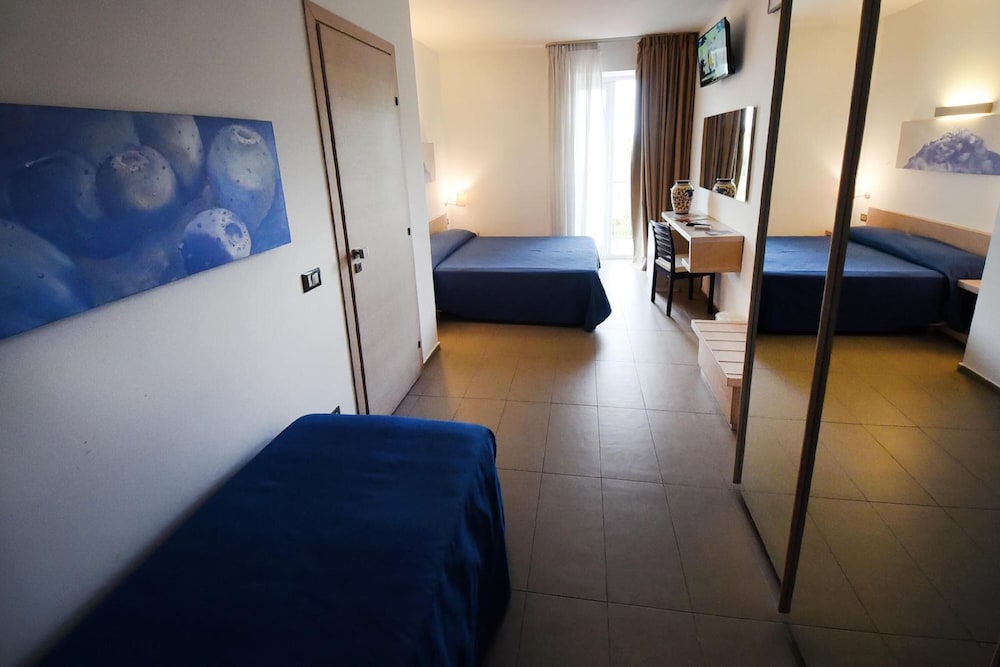 Hotel Villa D'Amato — Hotel rooms in Palermo, Sicily
