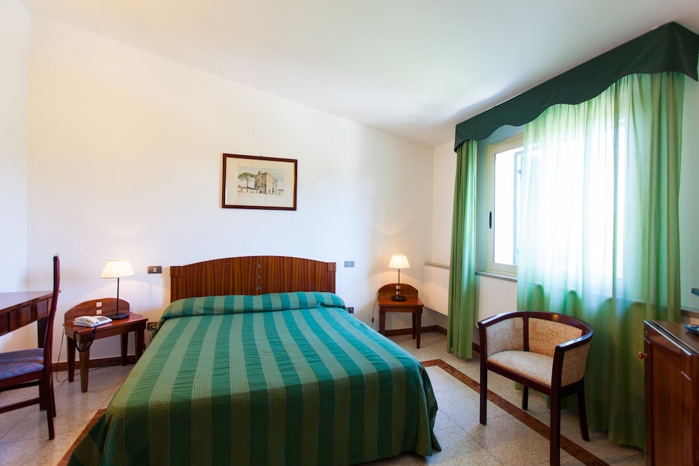 Hotel Villa D'Amato — Hotel rooms in Palermo, Sicily