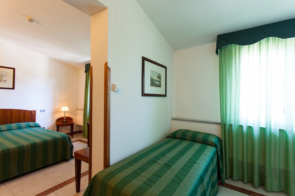Hotel Villa D'Amato — Hotel rooms in Palermo, Sicily