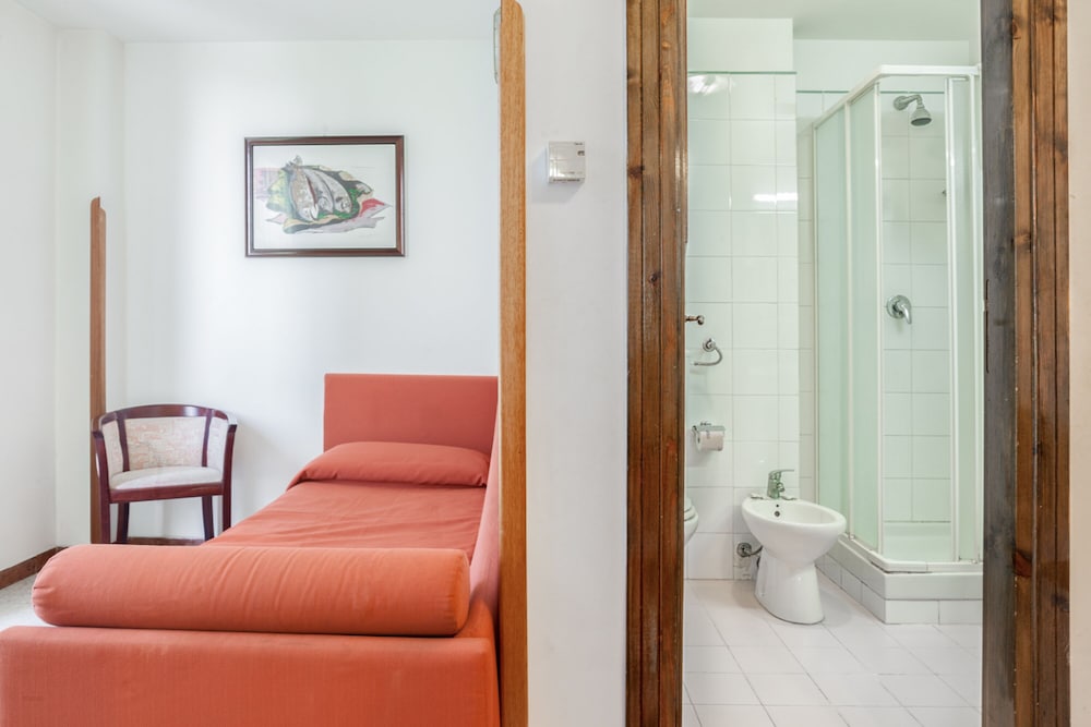 Hotel Villa D'Amato — Hotel rooms in Palermo, Sicily