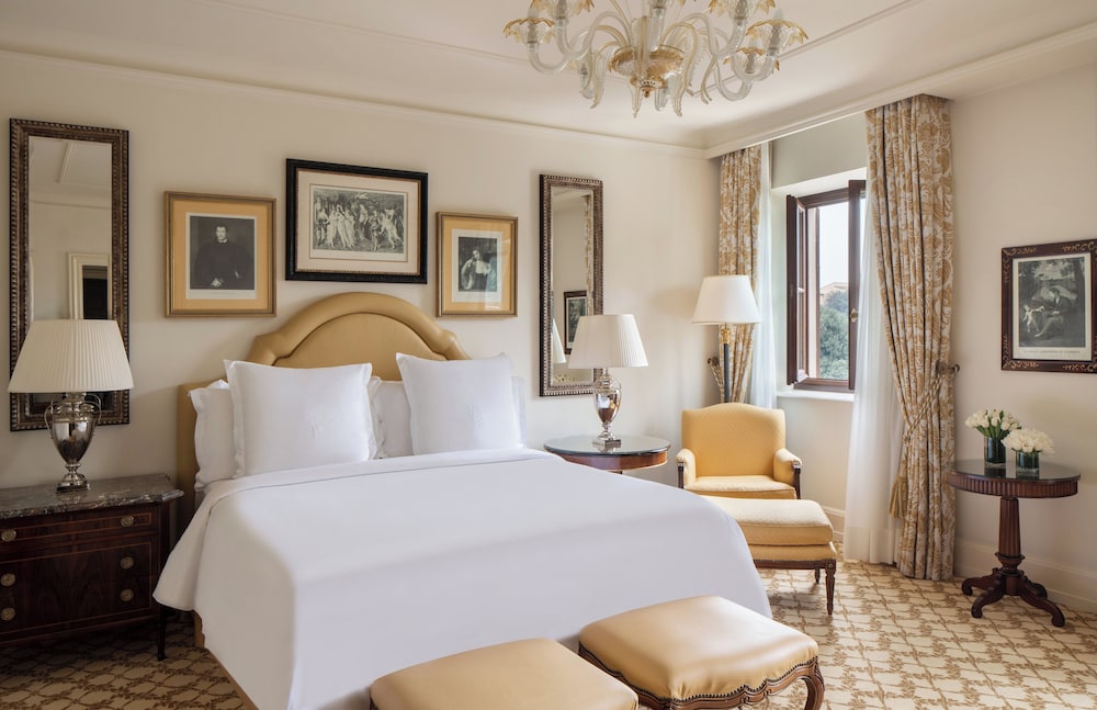 Four Seasons Hotel Firenze — Hotel rooms in Florence, Tuscany