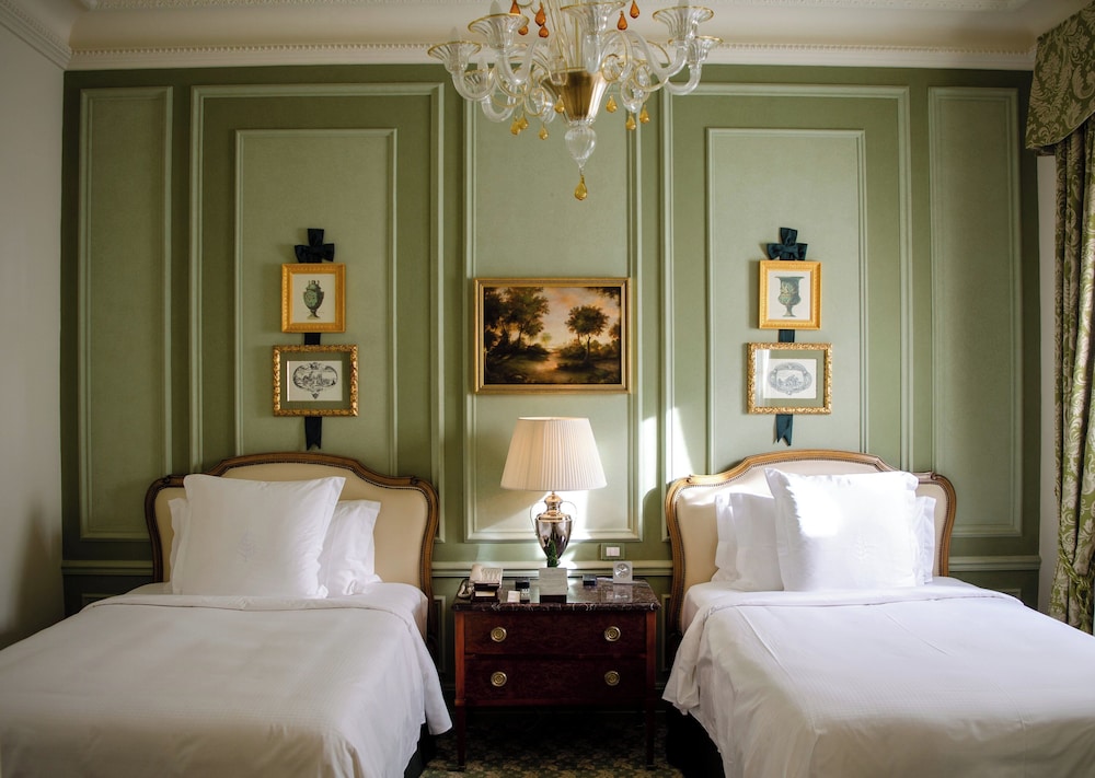 Four Seasons Hotel Firenze — Hotel rooms in Florence, Tuscany
