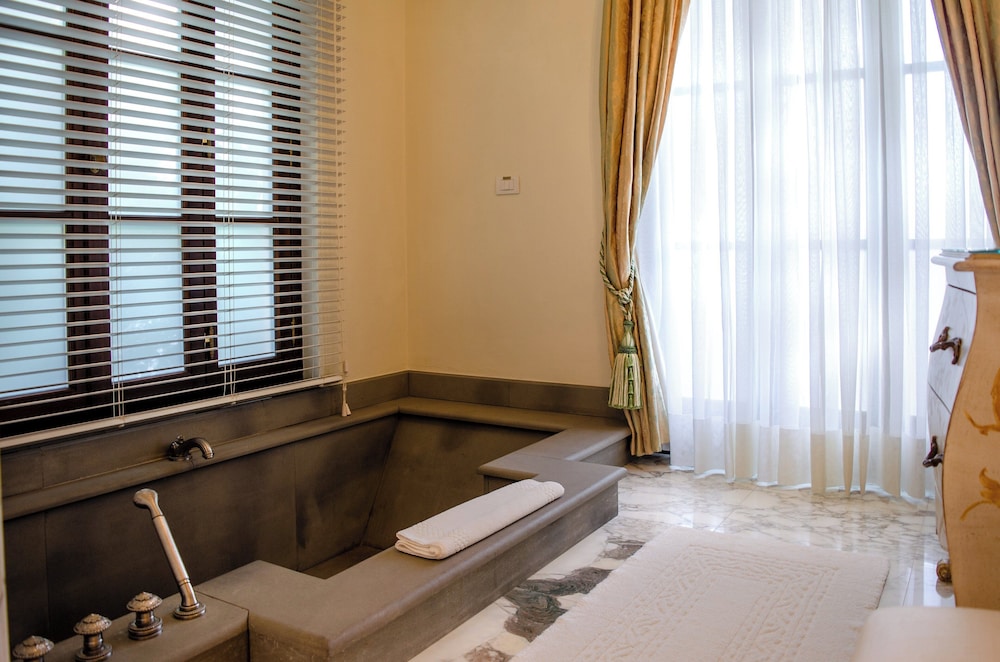 Four Seasons Hotel Firenze — Spa in Florence, Tuscany