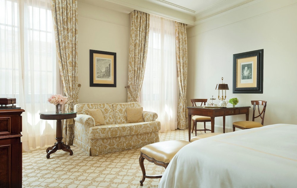 Four Seasons Hotel Firenze — Hotel rooms in Florence, Tuscany