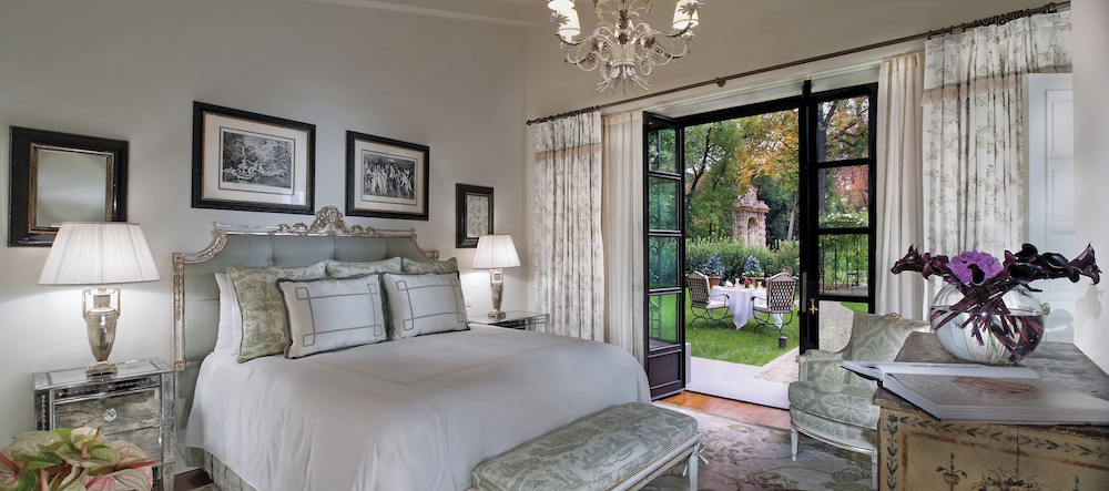 Four Seasons Hotel Firenze — Hotel rooms in Florence, Tuscany