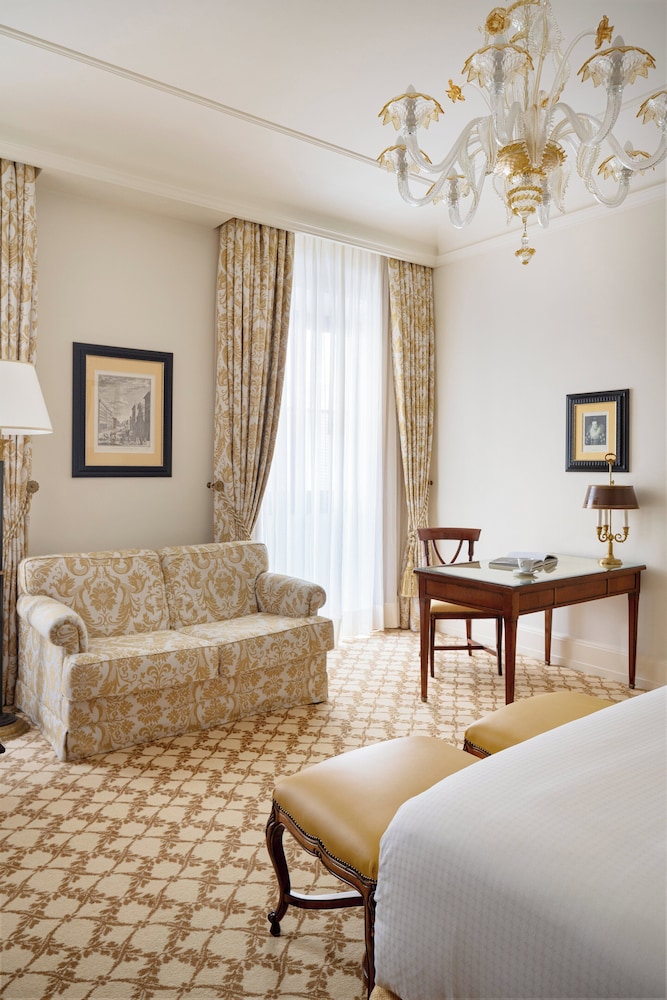 Four Seasons Hotel Firenze — Hotel rooms in Florence, Tuscany