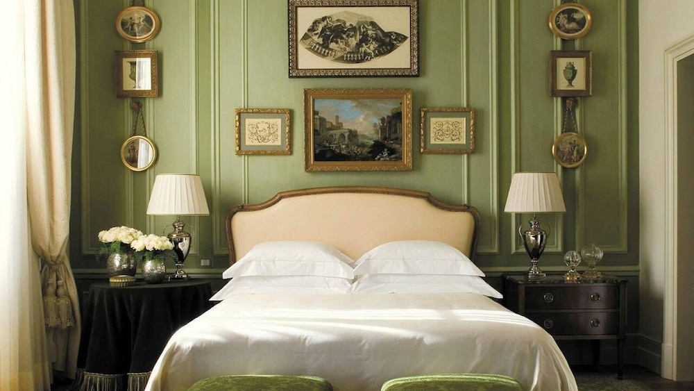 Four Seasons Hotel Firenze — Hotel rooms in Florence, Tuscany