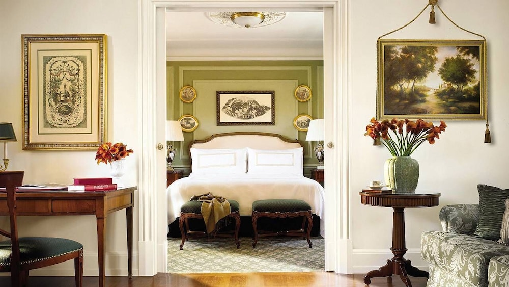 Four Seasons Hotel Firenze — Hotel rooms in Florence, Tuscany