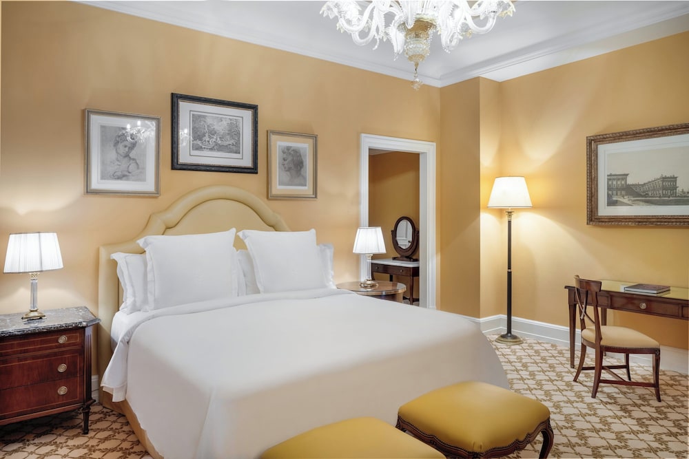 Four Seasons Hotel Firenze — Hotel rooms in Florence, Tuscany