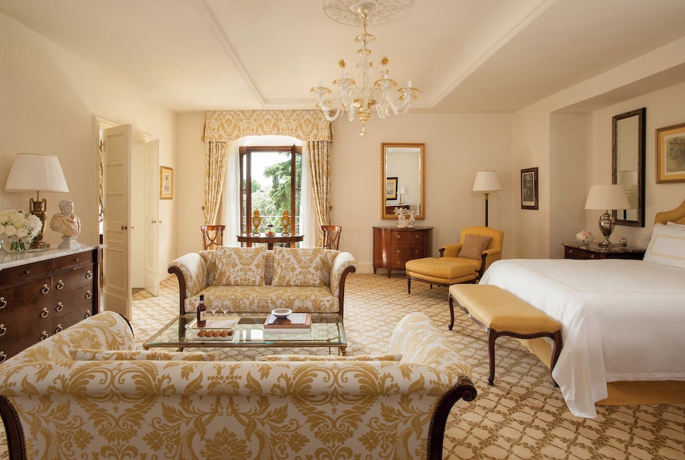 Four Seasons Hotel Firenze — Hotel rooms in Florence, Tuscany