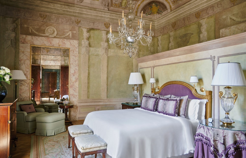 Four Seasons Hotel Firenze — Hotel rooms in Florence, Tuscany
