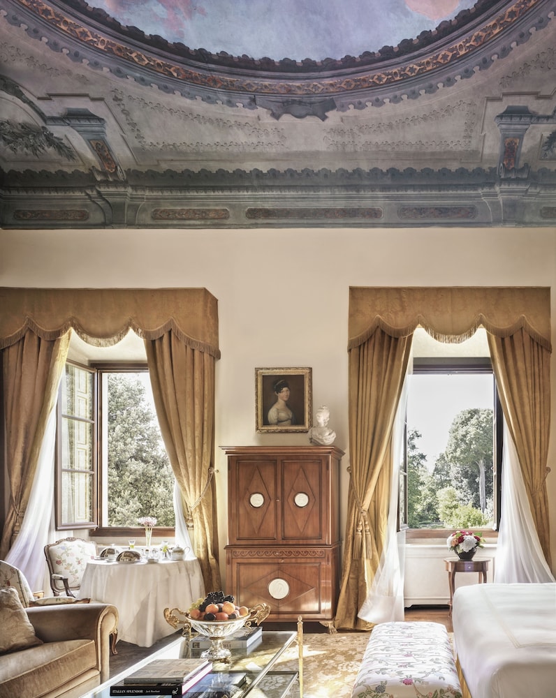 Four Seasons Hotel Firenze — Hotel rooms in Florence, Tuscany