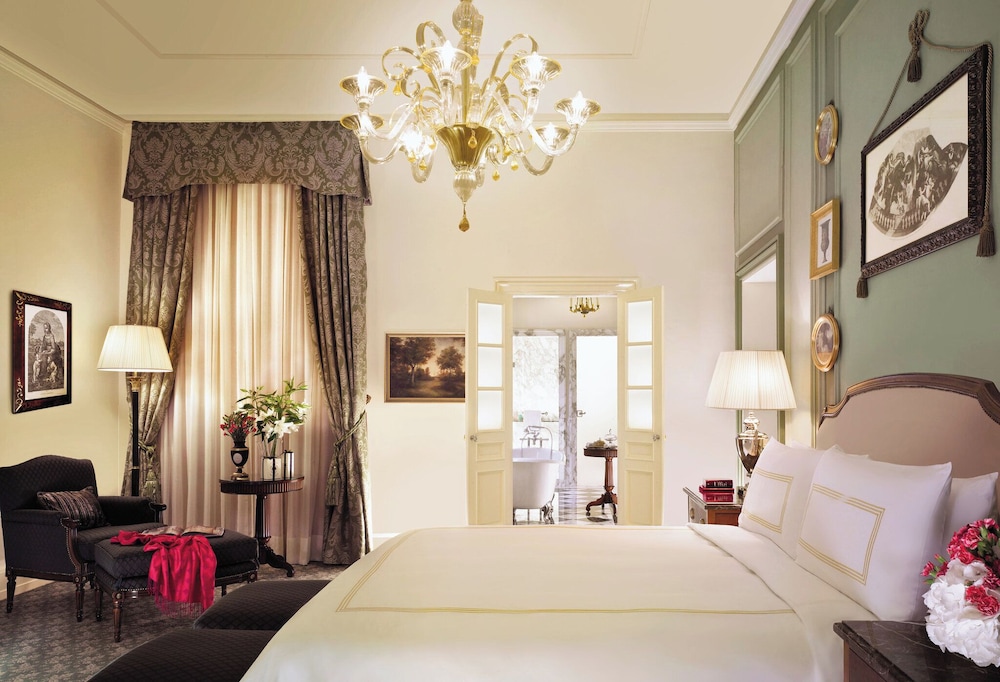 Four Seasons Hotel Firenze — Hotel rooms in Florence, Tuscany