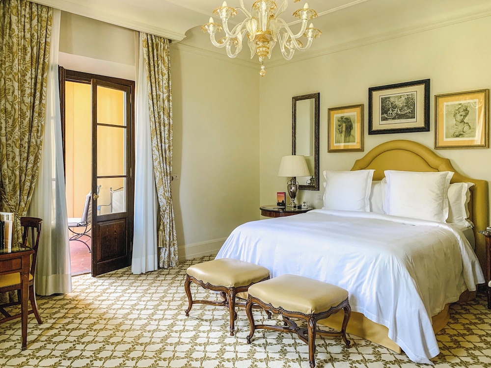 Four Seasons Hotel Firenze — Hotel rooms in Florence, Tuscany