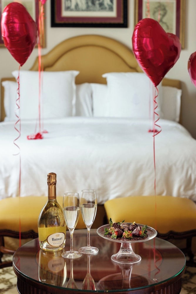 Four Seasons Hotel Firenze — Hotel rooms in Florence, Tuscany