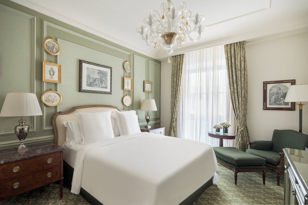 Four Seasons Hotel Firenze — Hotel rooms in Florence, Tuscany