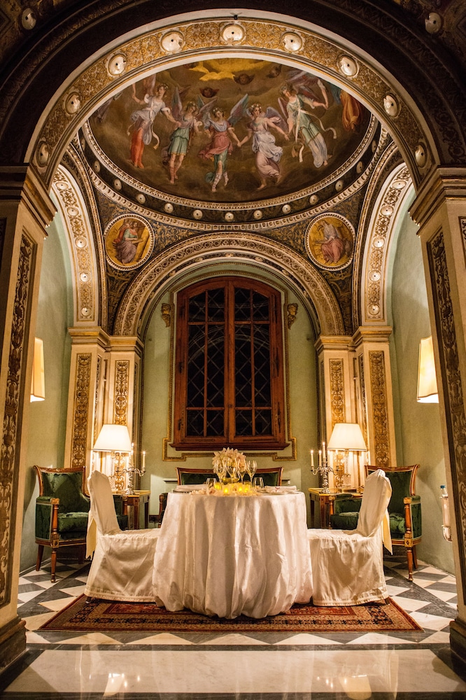 Four Seasons Hotel Firenze — Restaurant & bars in Florence, Tuscany