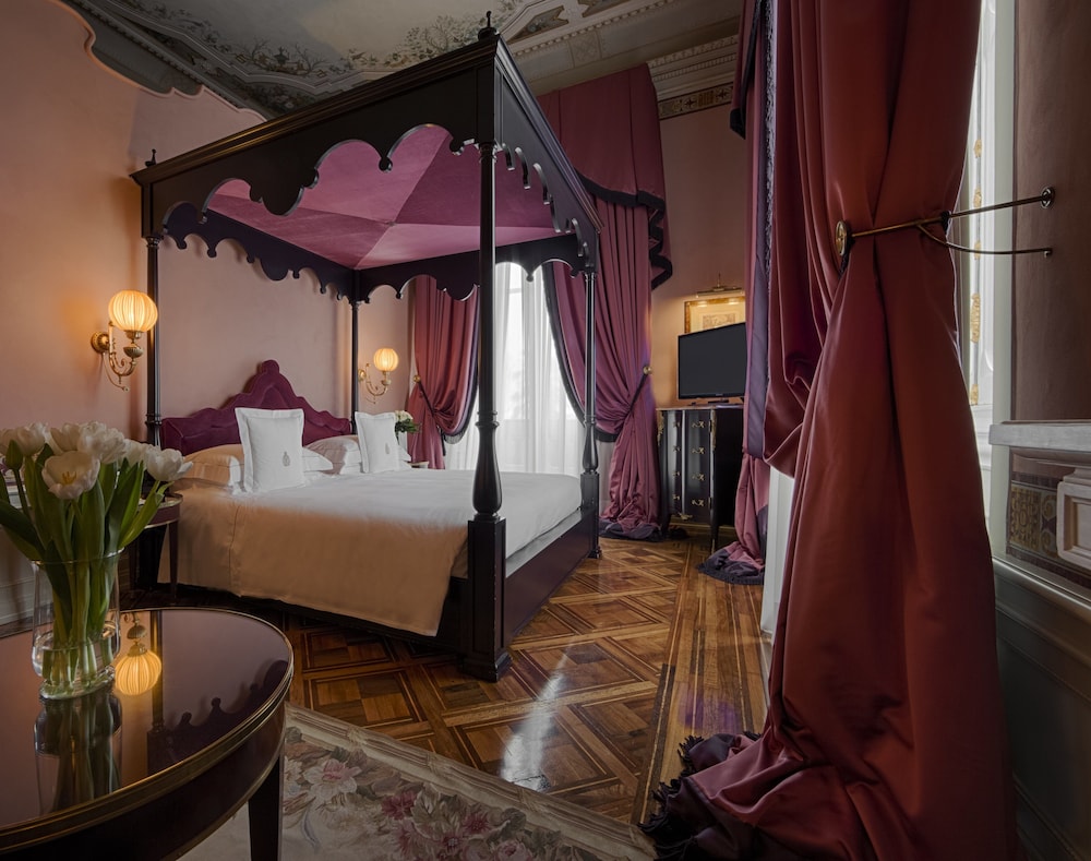 Villa Cora — Hotel rooms in Florence, Tuscany