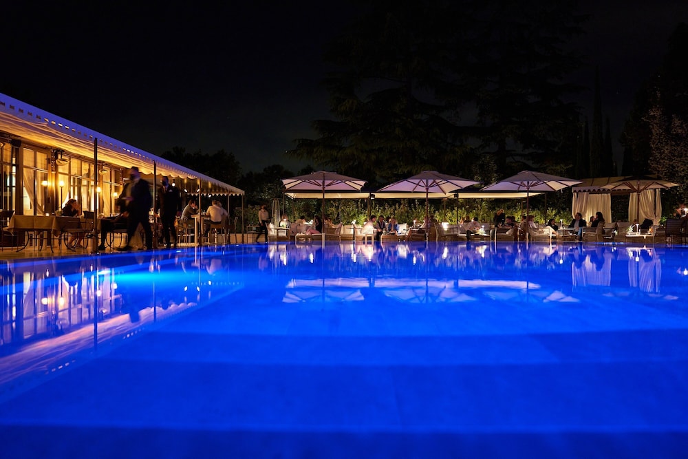 Villa Cora — Swimming pool in Florence, Tuscany