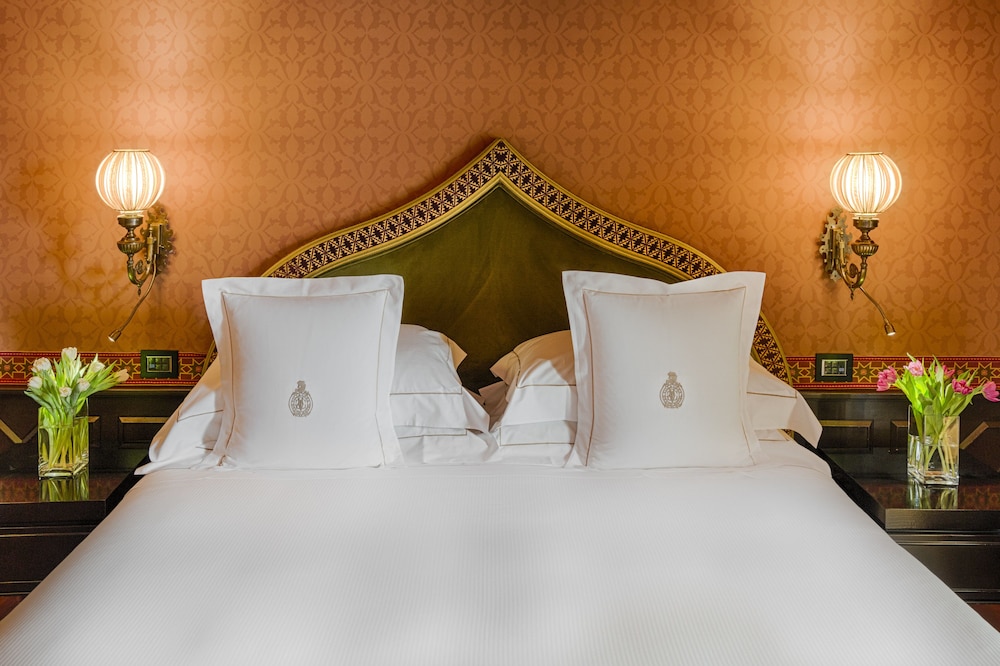 Villa Cora — Hotel rooms in Florence, Tuscany