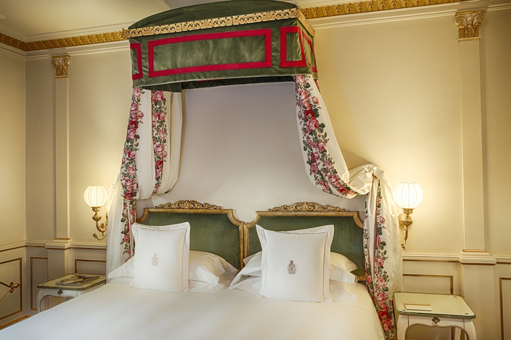 Villa Cora — Hotel rooms in Florence, Tuscany