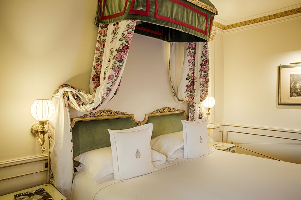 Villa Cora — Hotel rooms in Florence, Tuscany