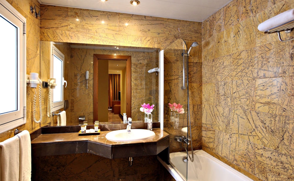Hotel Nouvel — Hotel rooms in Barcelona, Catalonia