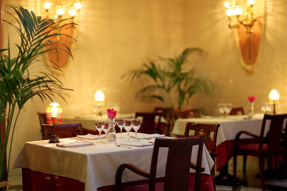 Hotel Nouvel — Restaurant & bars in Barcelona, Catalonia