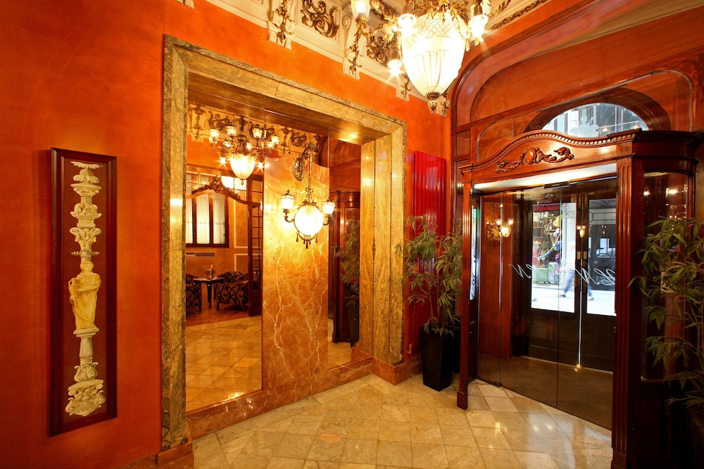 Hotel Nouvel — Hotel building in Barcelona, Catalonia