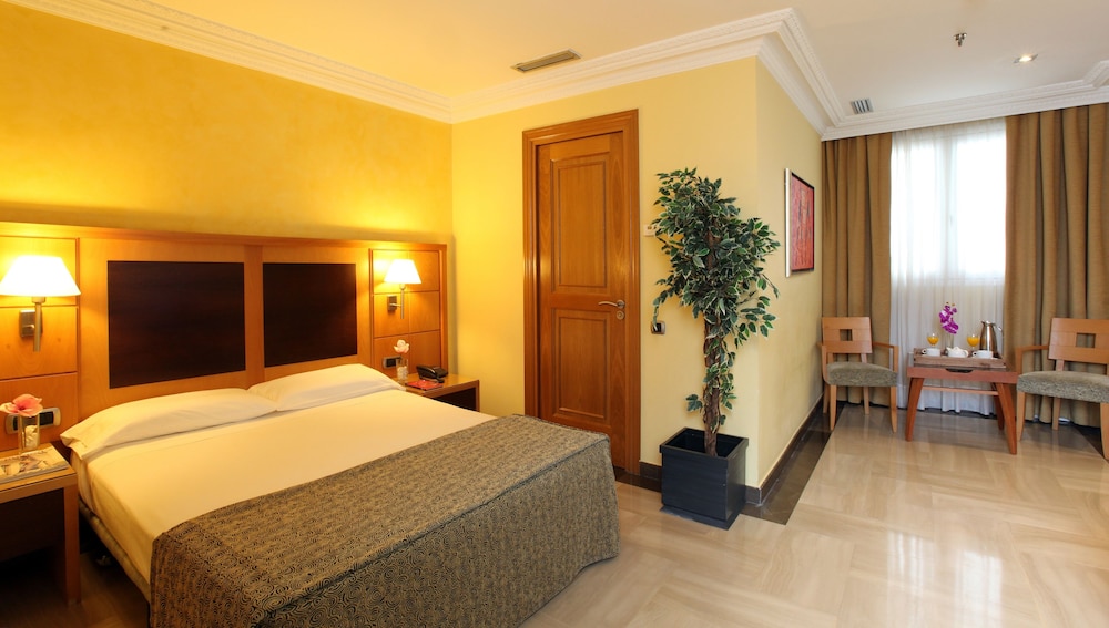 Hotel Nouvel — Hotel rooms in Barcelona, Catalonia