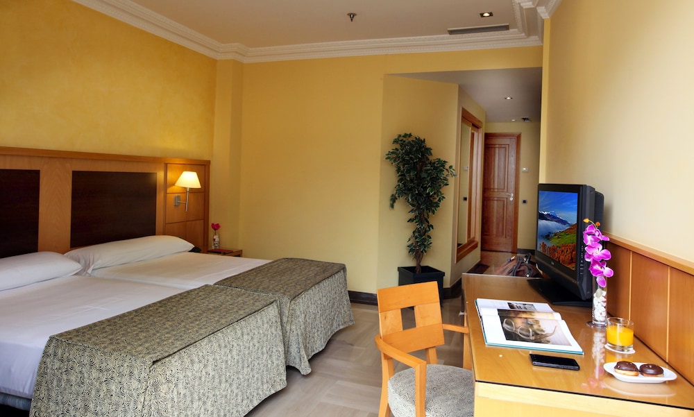 Hotel Nouvel — Hotel rooms in Barcelona, Catalonia