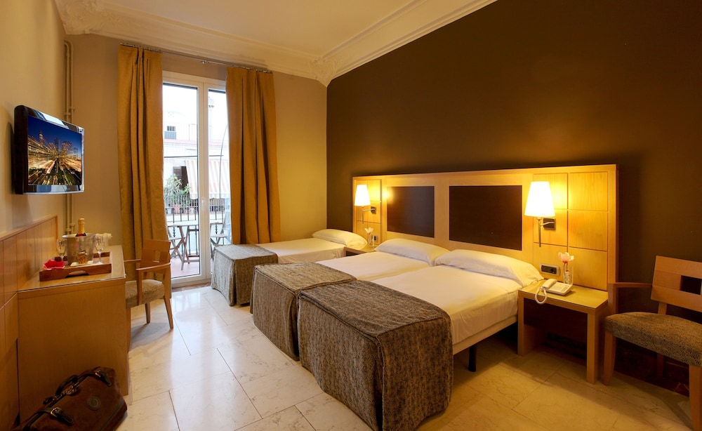 Hotel Nouvel — Hotel rooms in Barcelona, Catalonia