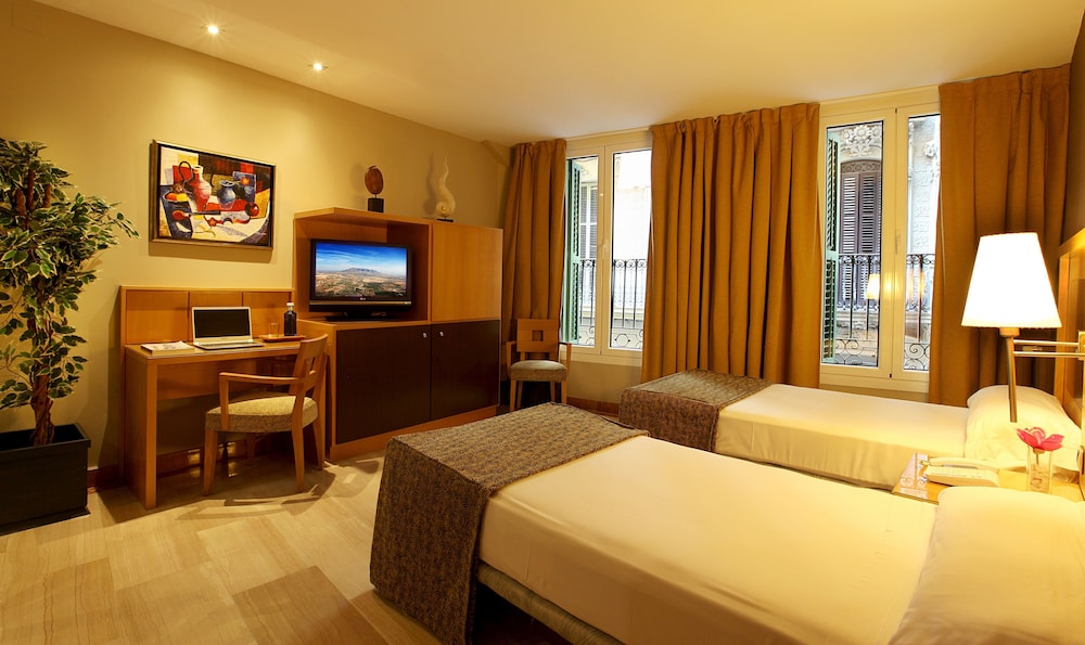 Hotel Nouvel — Hotel rooms in Barcelona, Catalonia
