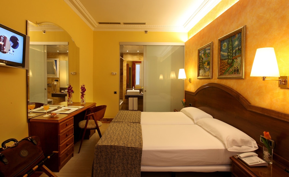 Hotel Nouvel — Hotel rooms in Barcelona, Catalonia