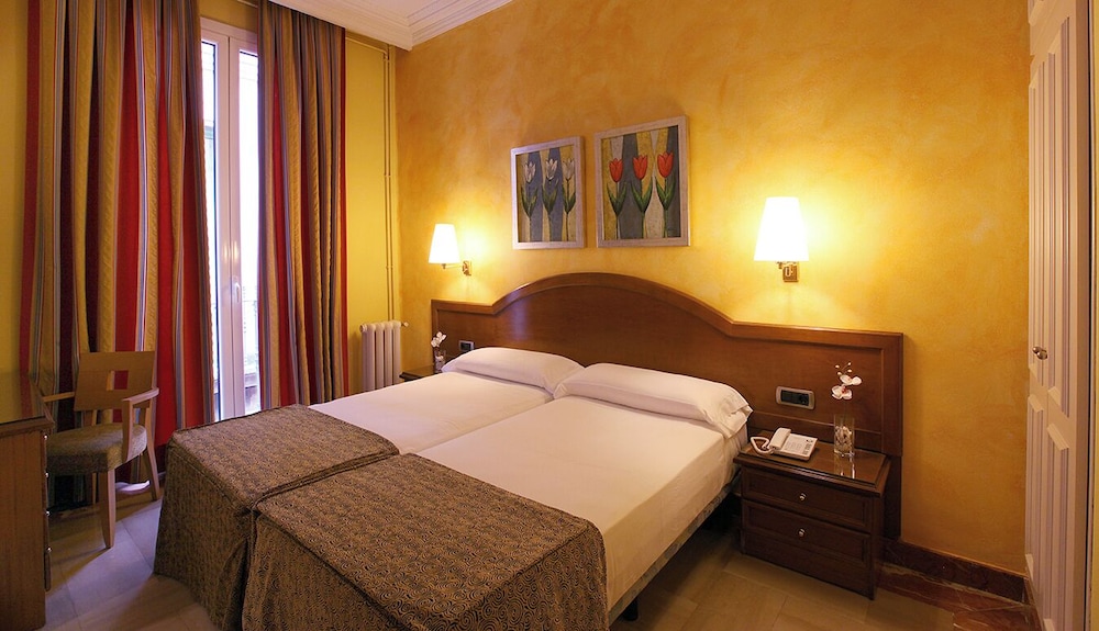 Hotel Nouvel — Hotel rooms in Barcelona, Catalonia