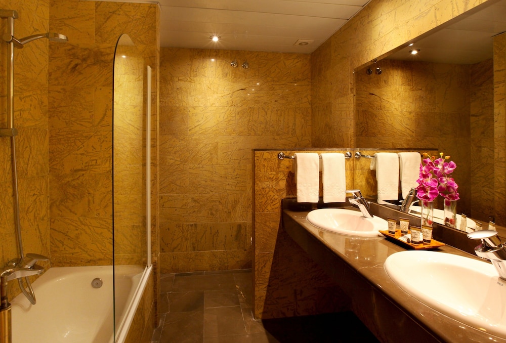 Hotel Nouvel — Hotel rooms in Barcelona, Catalonia