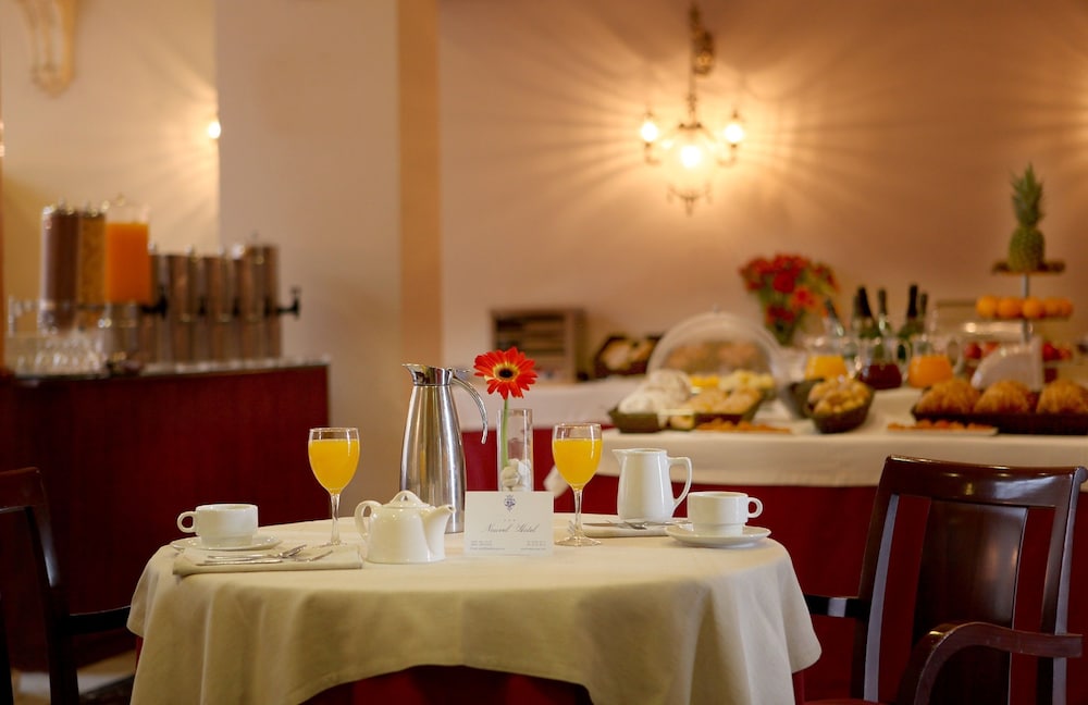 Hotel Nouvel — Restaurant & bars in Barcelona, Catalonia