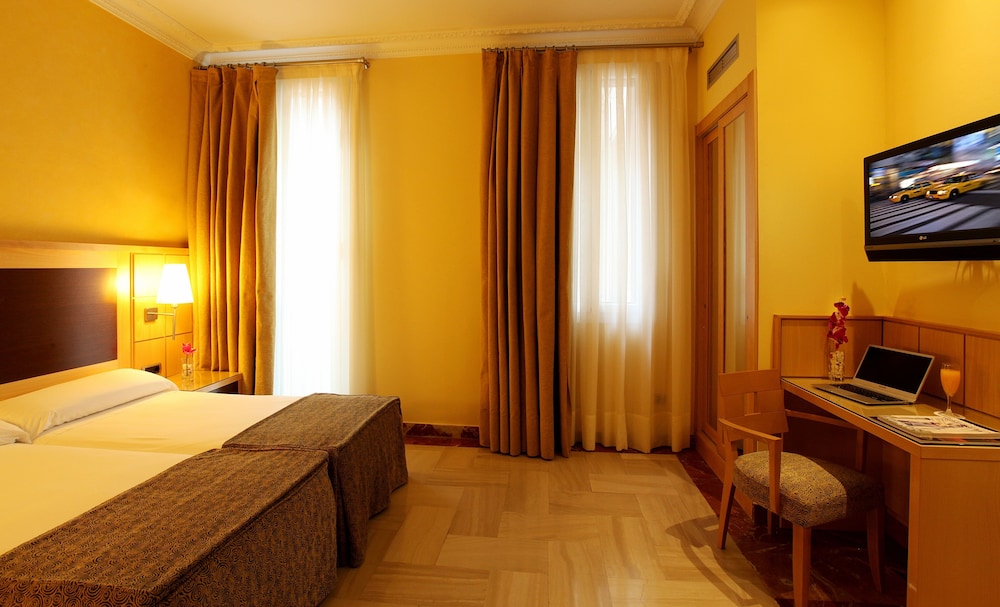 Hotel Nouvel — Hotel rooms in Barcelona, Catalonia