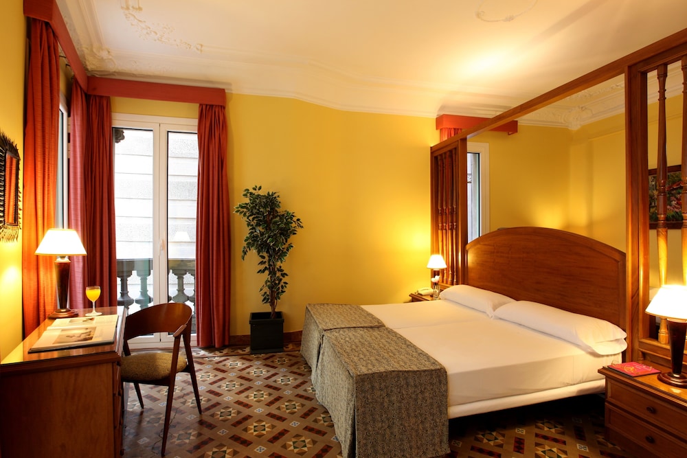 Hotel Nouvel — Hotel rooms in Barcelona, Catalonia