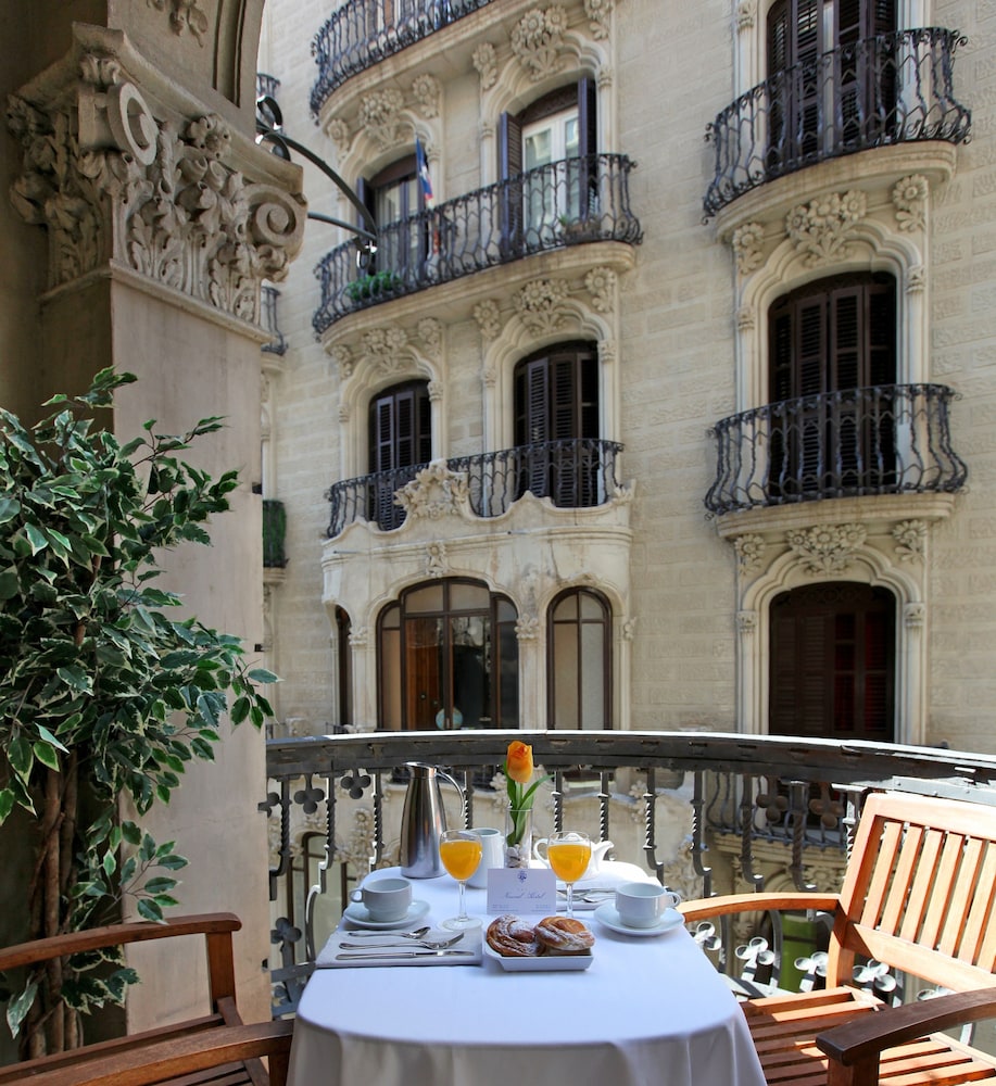 Hotel Nouvel — Hotel building in Barcelona, Catalonia