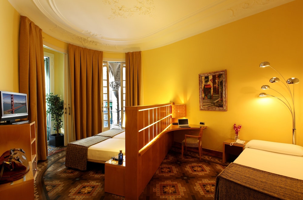 Hotel Nouvel — Hotel rooms in Barcelona, Catalonia