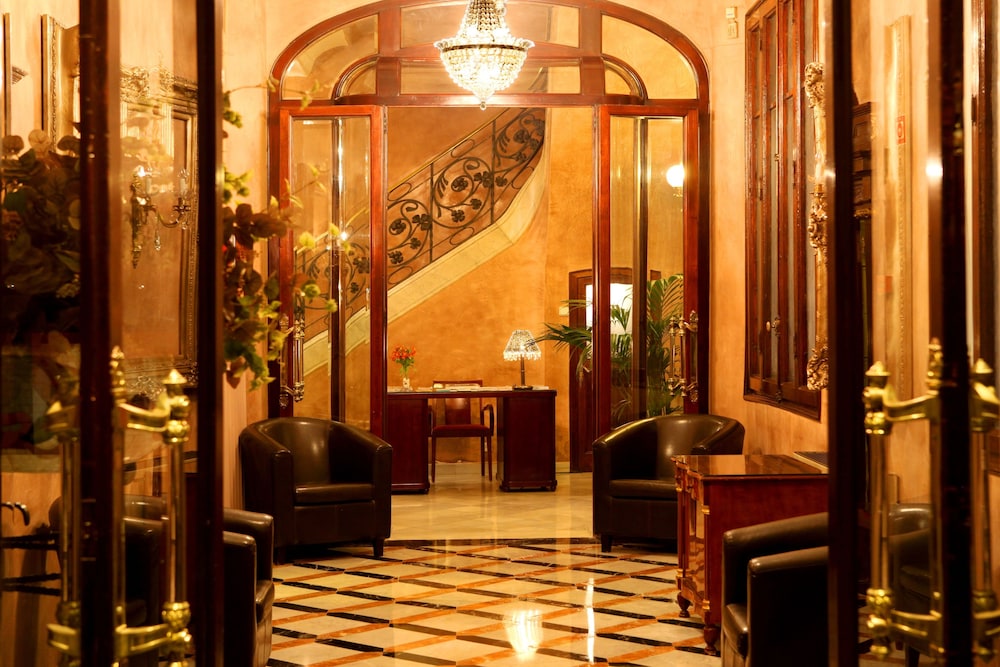 Hotel Nouvel — Hotel building in Barcelona, Catalonia